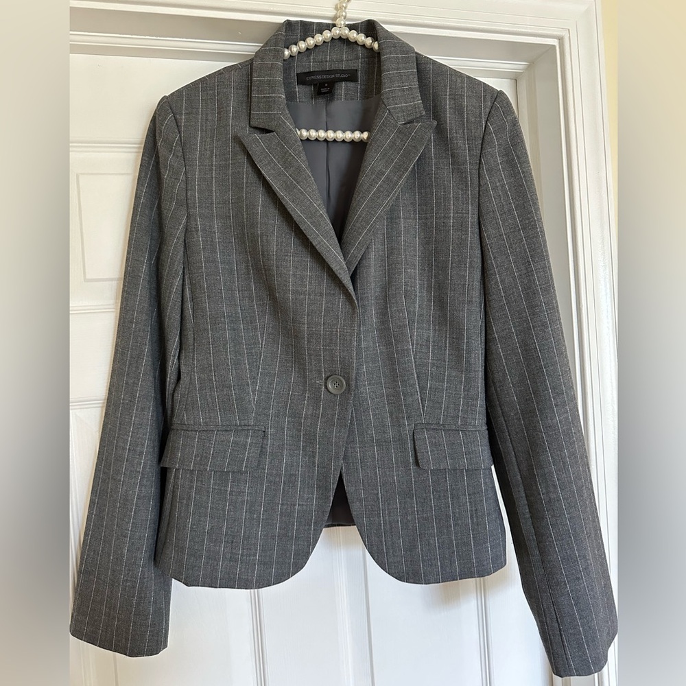 Express Women’s Suit Jacket Gray with Pin Stripes Size 6